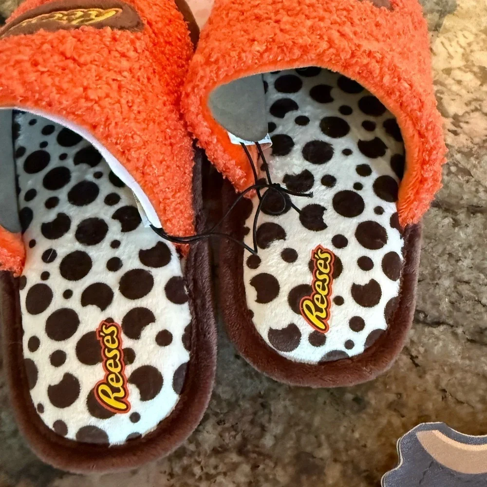 Youth Sz M 2/3 Cozy Orange Reese’s Slippers Fun Notebook and Bag